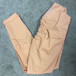 Echt peach scrunch booty leggings